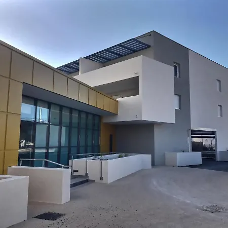 Villa Pavillon Dans Une Recente. V16